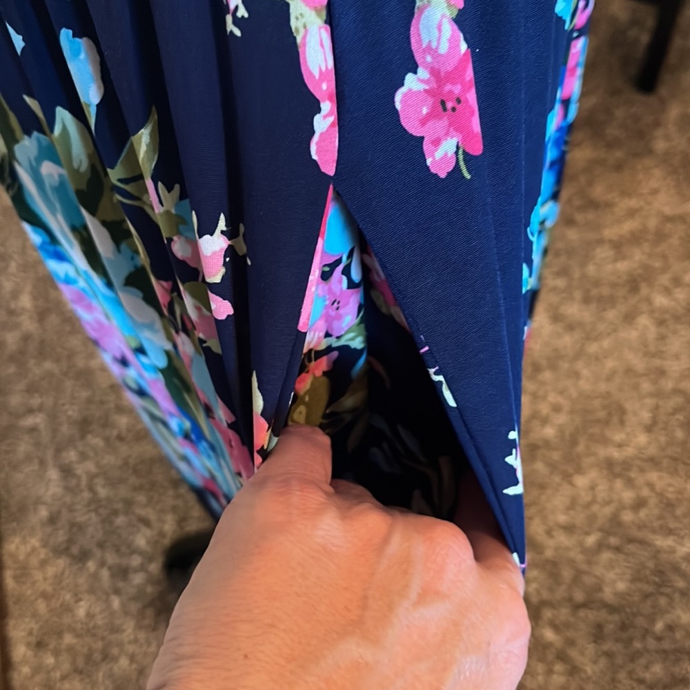 Maxi dress with pockets - Picture 3 of 5